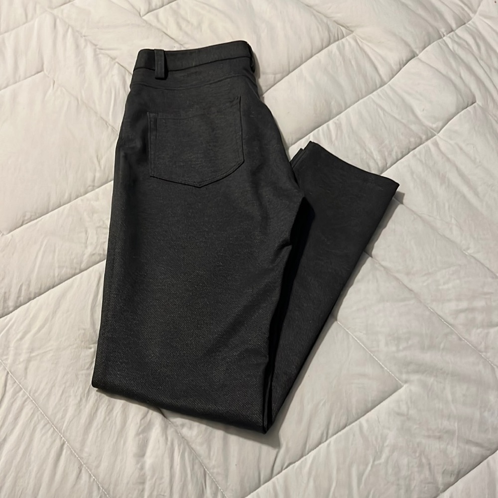 EXCELLENT CONDITION ✨ Andrew Marc Grey Patterned Dress Pant